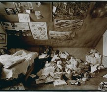 Andrew Ross, Kids' room, 65a Holloway Rd, Wellington, 15/8/2007. Silver gelatin print. Image courtesy of the artist and Photospace Gallery, Wellington.