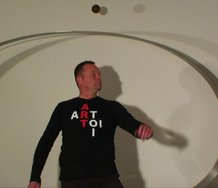 John Radford with Len Lye's Universe in Phil Dadson's OSMOSIS (of Len Lye's Universe), 2011, HD video, 6 min.15 sec. Courtesy of the artist and Starkwhite