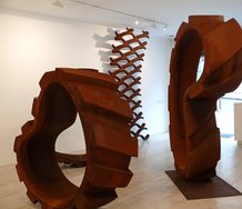 David McCracken, Portraits of Mass and Transmission at Gow Langsford. Nearest work, David McCracken, Portrait of Mass and Transmission 2, 2012, steel, 1825 x 1870 x 625 mm. On right, Portrait of Mass and Transmission 1.