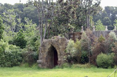 As seen in Stowe and Wörlitz: artificial ruins. (Hamilton Gardens, Picturesque Garden, chief planner, director: Peter Sergel). Photo: the author.