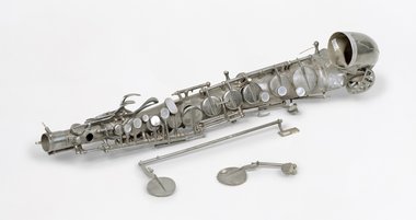 Susan Philipsz, War Damaged Musical Instruments, Altsaxophon (ruin), 2015, Collection  Musikinstrumenten Museum Berlin
