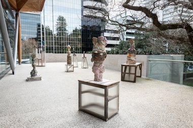Suji Park, Meonji Soojibga | Dust Collector 2022, ceramic (mixed porcelain stoneware and local clays), glaze, ceramic paints and epoxy clay and resin, Commissioned by Auckland Art Gallery Toi o Tāmaki, 2022. Photographer: Paul Chapman