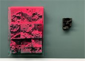 Jan Albers: rEdrumblE, 2023, spray paint on polystyrene and wood in acrylic glass box, 170 x 120 cm; mAkingbreAkingbAd, 2023, spray paint, concrete and steel, 40 x 30 x 20 cm